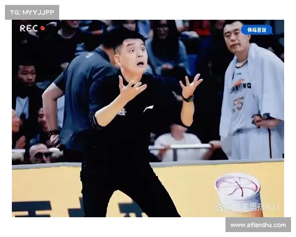 杨鸣关爱球迷温暖举动:探访辽篮球迷已康复,邀请下赛季主场共赏精彩赛事 杨鸣关爱球迷温暖举动:探访辽篮球迷已康复,邀请下赛季主场共赏精彩赛事